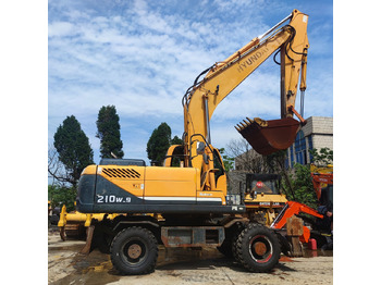 Wheel excavator HYUNDAI