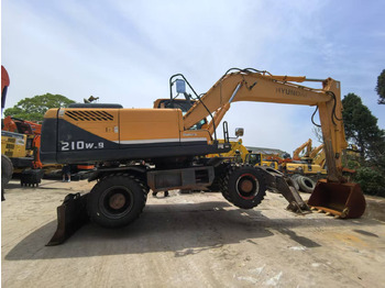 Wheel excavator HYUNDAI