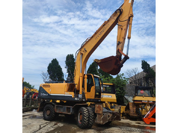 Wheel excavator HYUNDAI