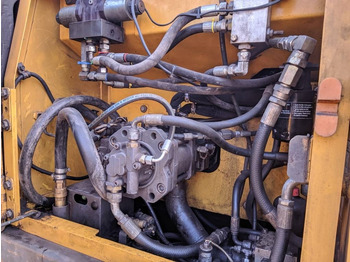 Crawler excavator Volvo EC 160 B LC: picture 2