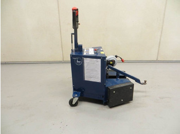 Tow tractor