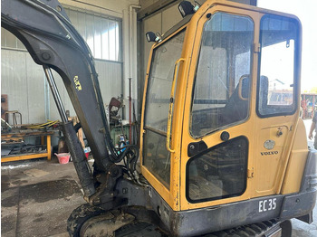 Mini excavator Volvo EC35: picture 2