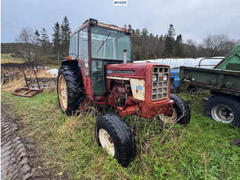 Farm tractor INTERNATIONAL