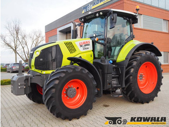 Farm tractor CLAAS Axion 810