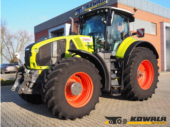 Farm tractor CLAAS Axion 920