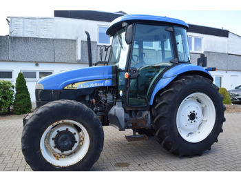 Farm tractor NEW HOLLAND TD5