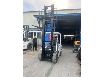 Diesel forklift TCM