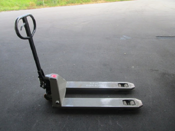 Pallet truck