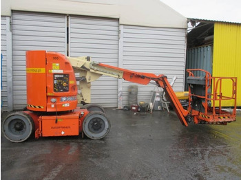 Articulated boom lift JLG