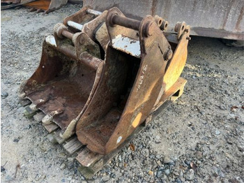 Excavator bucket godet de terrassement - AXE 35 MM: picture 2 Excavator bucket godet de terrassement - AXE 35 MM: picture 2