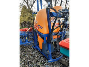 Trailed sprayer