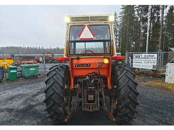Farm tractor Fiat 780DT etukuormaajalla: picture 3