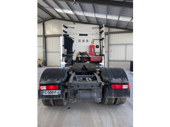 Tractor unit RENAULT T460: picture 3