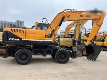 Crawler excavator HYUNDAI