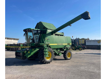 Combine harvester JOHN DEERE