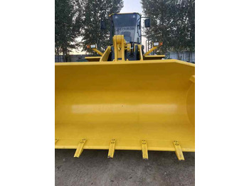 Leasing of  Used Komatsu WA380-3 Front Loader in Very Good Condition Strong Power komatsu 380 Wheel Loader Low Price Hot Sale Used Komatsu WA380-3 Front Loader in Very Good Condition Strong Power komatsu 380 Wheel Loader Low Price Hot Sale: picture 3
