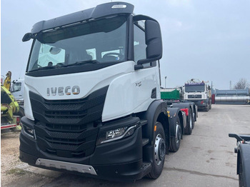 Hook lift truck IVECO X-WAY