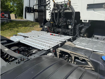 Tractor unit Renault T Range 460 DXI RHD: picture 3