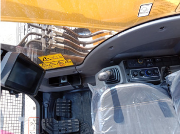 New Crawler excavator New JCB JS 200 tracked excavator: picture 5