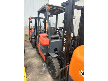 Construction machinery TOYOTA FD20 Forklift Click for Discount: picture 2 Construction machinery TOYOTA FD20 Forklift Click for Discount: picture 2
