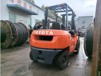Diesel forklift TOYOTA