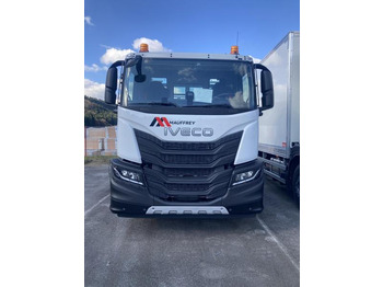 Skip loader truck IVECO X-WAY