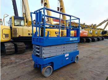 Scissor lift GENIE