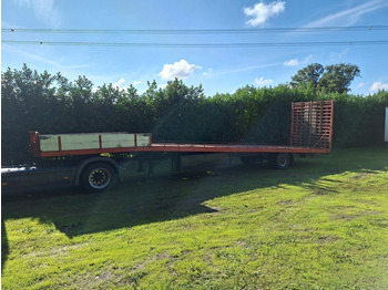 Low loader semi-trailer