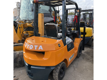 Diesel forklift TOYOTA