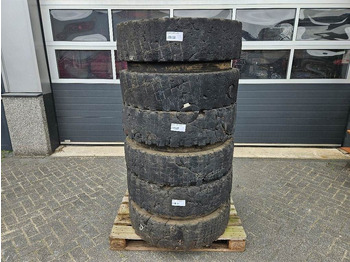 Wheels and tires LIEBHERR
