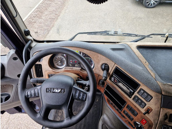 Interior photo 1: Tractor unit DAF XF 440 FT