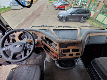 Interior photo 2: Tractor unit DAF XF 440 FT