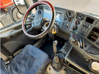 Interior photo 1: Tractor unit Scania R 124 LA 470 Interior photo 1: Tractor unit Scania R 124 LA 470