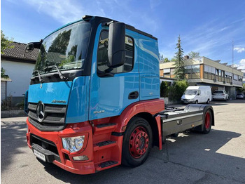 Tractor unit MERCEDES-BENZ Actros 1843