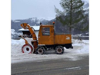 Snow removal vehicle