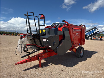 Forage mixer wagon 2015 Kuhn Altor 5070M Pailleuse Distributrice Livestock Feeder: picture 2