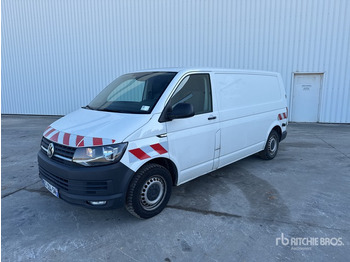 Small van 2017 Volkswagen Transporter TDI 4 Motion Vehicule Utilitaire Cargo Van: picture 2