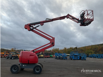 Articulated boom lift JLG