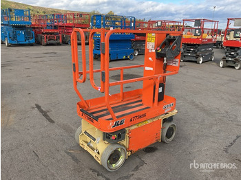 Vertical mast lift JLG