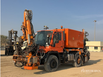 Road sweeper UNIMOG