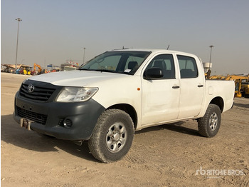 Pickup truck TOYOTA Hilux