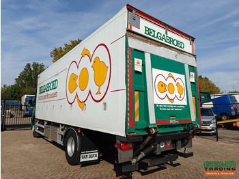 Livestock truck Volvo FM330 4x2 Dagcab Euro5 - KuikenBak 8.4m + Webasto Heater + Dhollandia 2000KG: picture 3