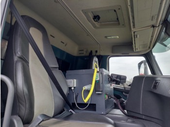 Tanker truck VOLVO FM: picture 4