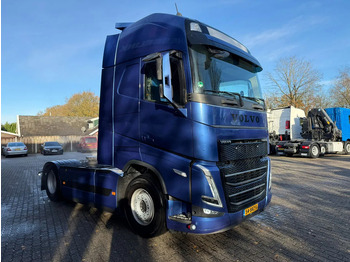 Tractor unit Volvo FH 460 Globetrotter XL 2x tank Standairco 405.369KM! NL Truck - APK 09-2026: picture 4 Tractor unit Volvo FH 460 Globetrotter XL 2x tank Standairco 405.369KM! NL Truck - APK 09-2026: picture 4