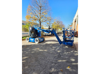 Articulated boom lift JLG