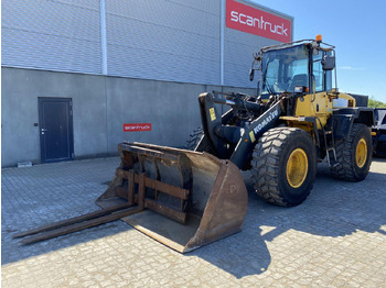 Wheel loader KOMATSU WA250