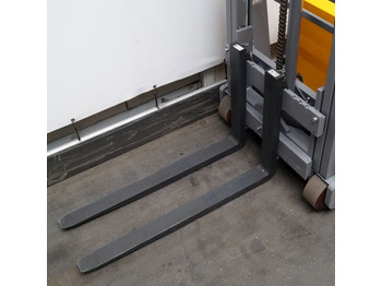 Stacker Jungheinrich EJG110: picture 3