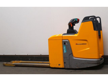 Pallet truck Jungheinrich ERE225: picture 2