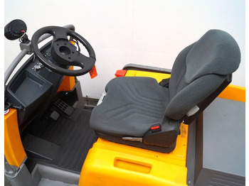 Tow tractor Jungheinrich EZS570: picture 5