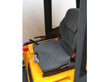 Tow tractor Jungheinrich EZS570: picture 3